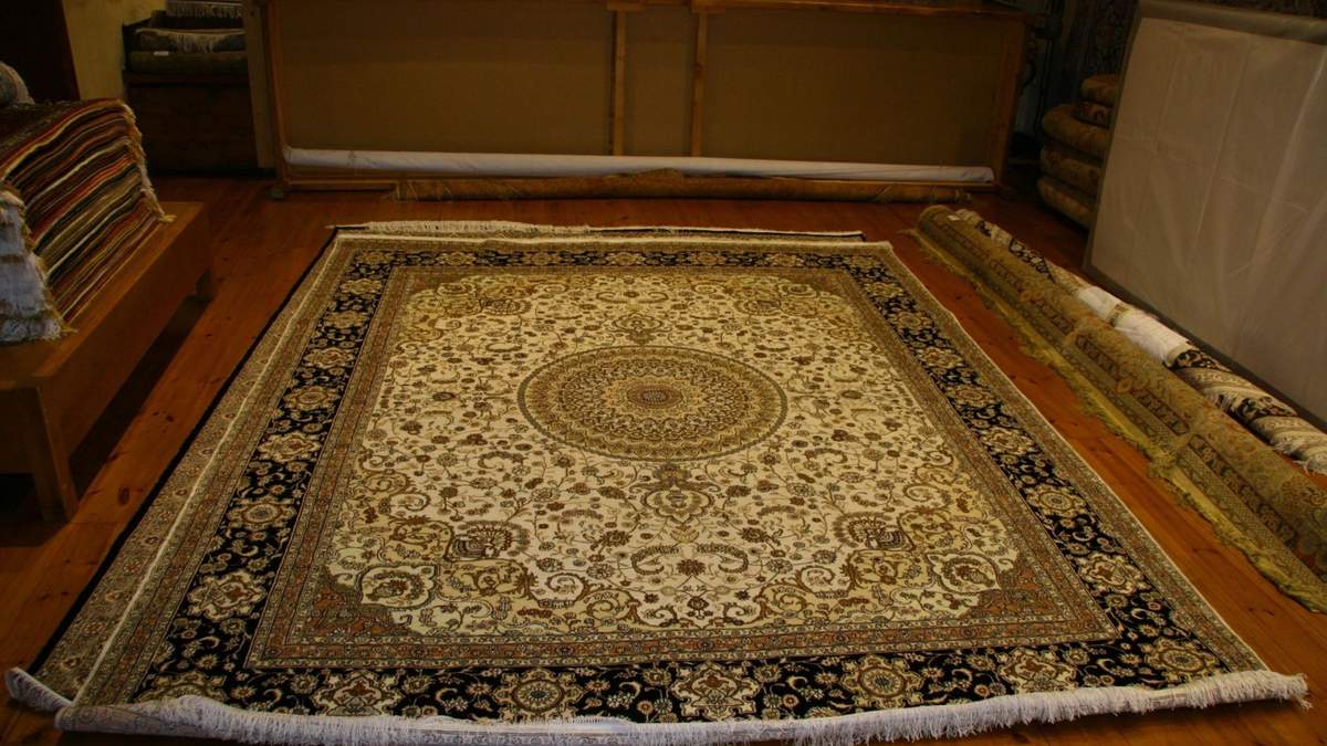 Handcrafted Carpets – Timeless Souvenirs from Dubai